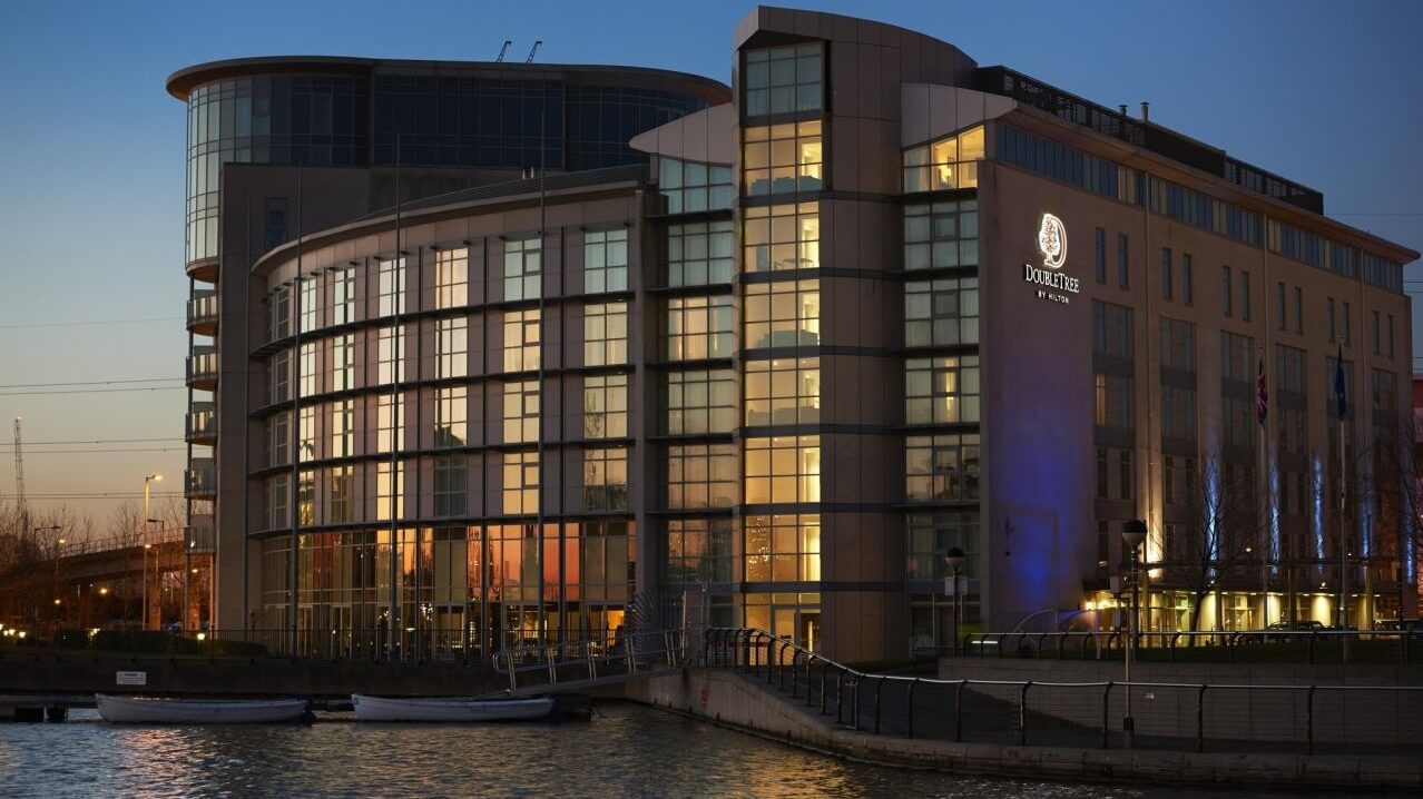 DoubleTree by Hilton is located along the River Thames with stunning views of Canary Wharf.